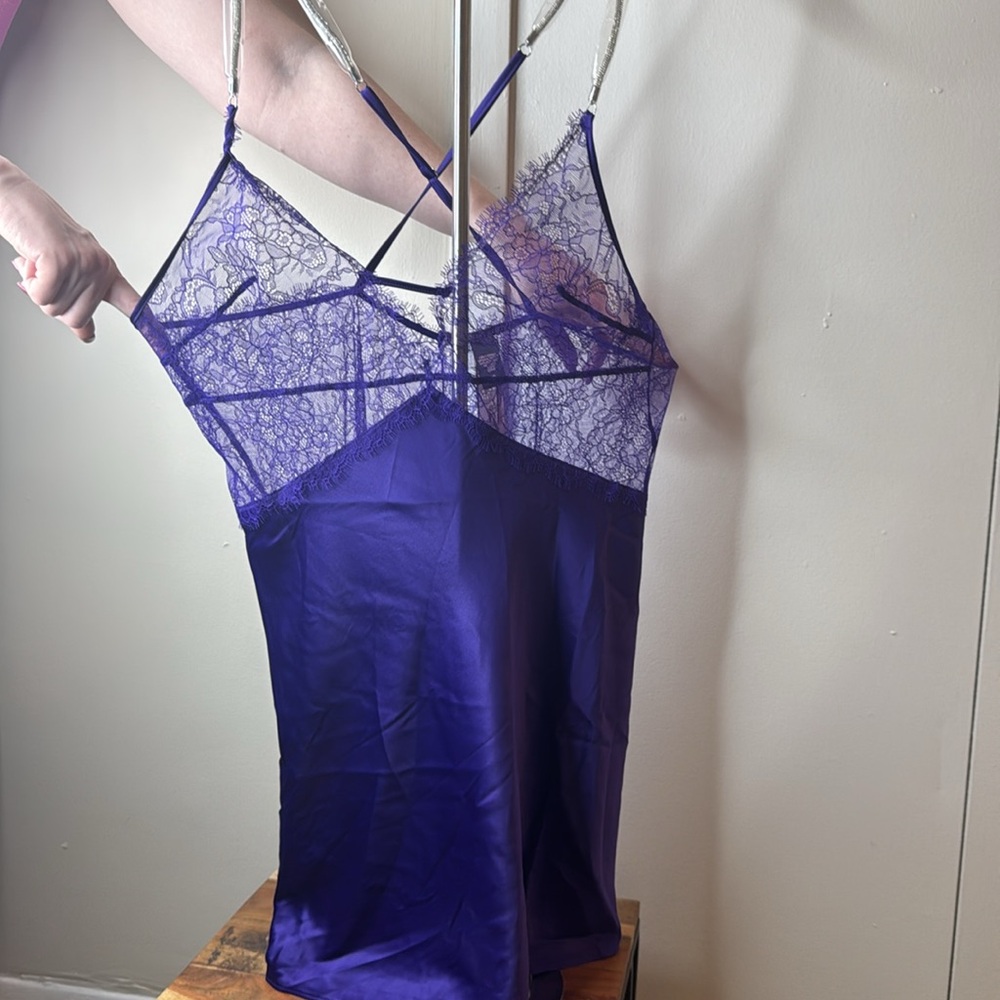 Brand New VS slip Size L